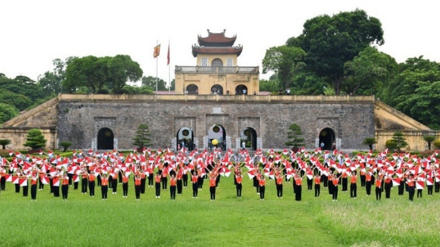 Semaphore flag performance in Hanoi sets national record